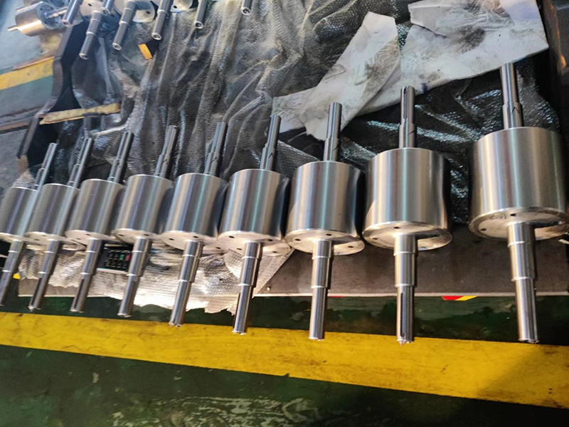 Small size roller for roller mill